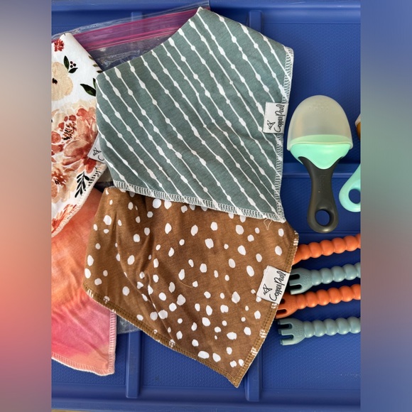 Baby accessories, Ryan&Rose cutie tensil spoon, frozen teether, copper&pearl bib - Picture 11 of 12